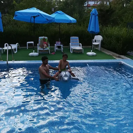 Family Black Sea Готель Сонячний Берег